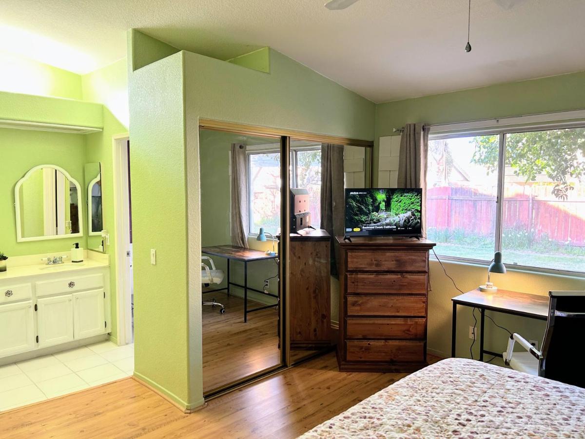 Vineyard Vista Suite With Tv And Private Bathroom ヘメット エクステリア 写真